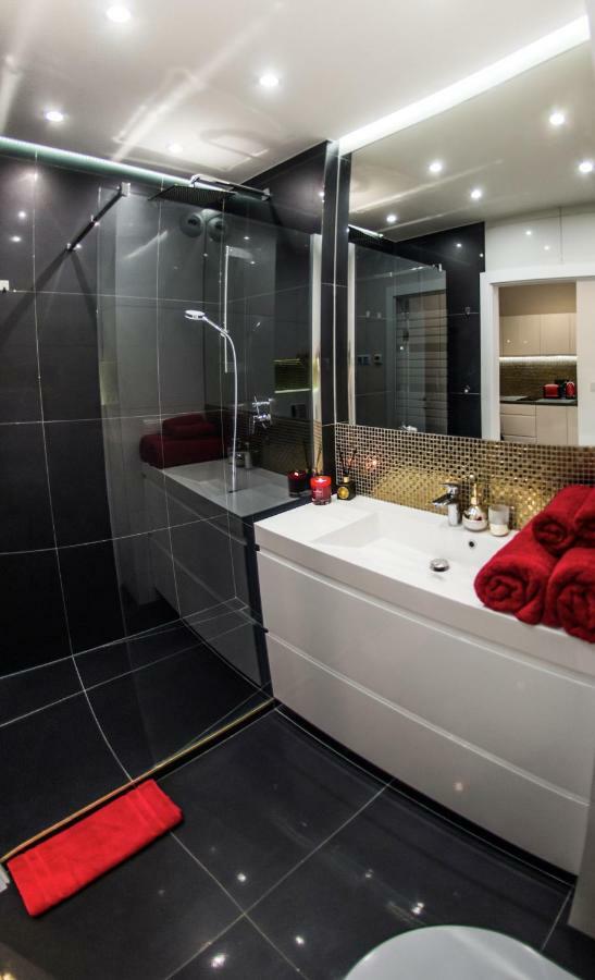 קרקוב Galaxy Garden Apartment Cracow- Shopping Mall 1Min, Underground Parking, Family Friendly, City Center מראה חיצוני תמונה
